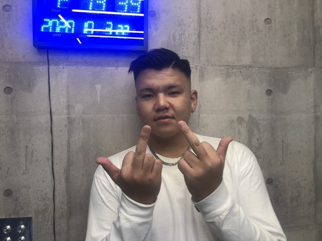 サイドパートスタイル